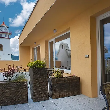 Plaza House